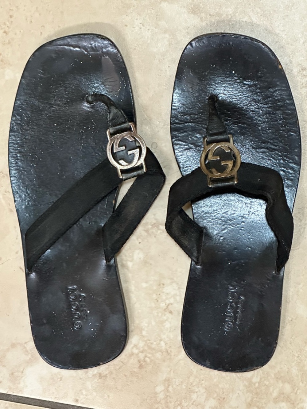 Gucci Black Leather Logo Thong Sandals - Picture 9 of 11